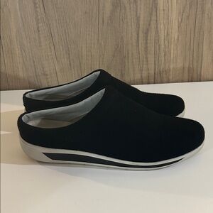 White Mountain Black and Gray Slip-On Loafers